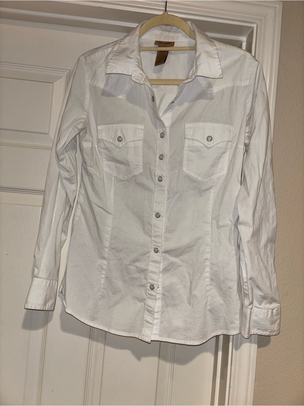 Classic White Button-Up Shirt Wrangler fitted M